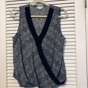 Novoh Black White Print Sleeveless Xover Front Blouse Size L